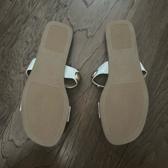 Pink Lily Sandals white with gold accents size 7 - Picture 3 of 7